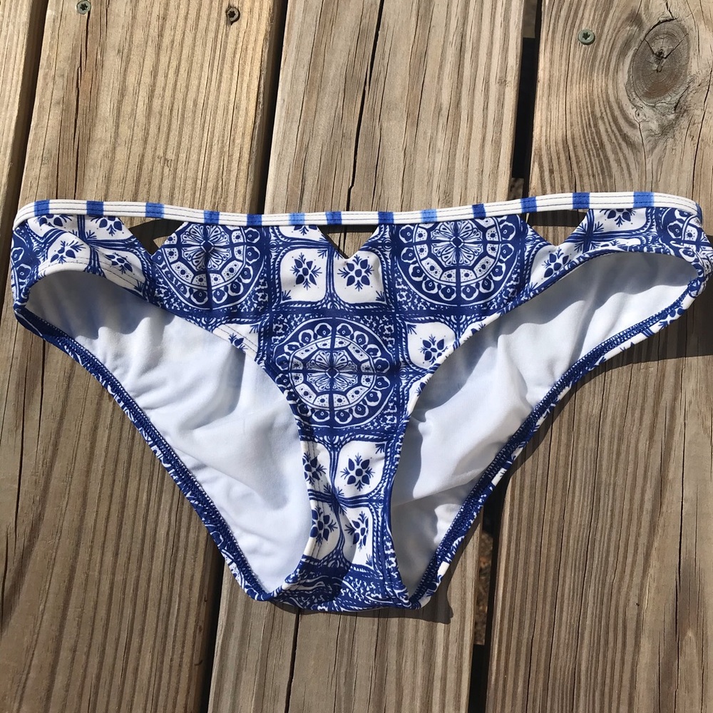 Roxy Bikini Bottoms | Medium
